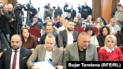 Milan Radojević (prvi levo), tokom ceremonije polaganja zakletve za novog gradonačelnika Severne Mitrovice, 5. decembra 2025.