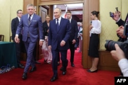 Роберт Фіцо з російським президентом Володимиром Путіним під час святкувань річниці завершення Другої світовою війни в Азії. Пекін, 2 серпня 2025 року