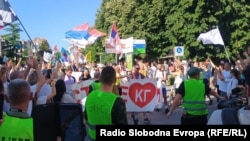Dolazak dela učesnika protesta koji su pešačili od Kragujevca do Kraljeva, 28. jun 2026.