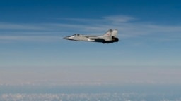 İsveç Hava Kuvvetleri tarafından yayınlanan görüntüde, 19 Eylül'de Estonya hava sahasını ihlal eden bir Rus MiG-31 savaş uçağının Baltık Denizi üzerinde uçtuğu görülüyor.