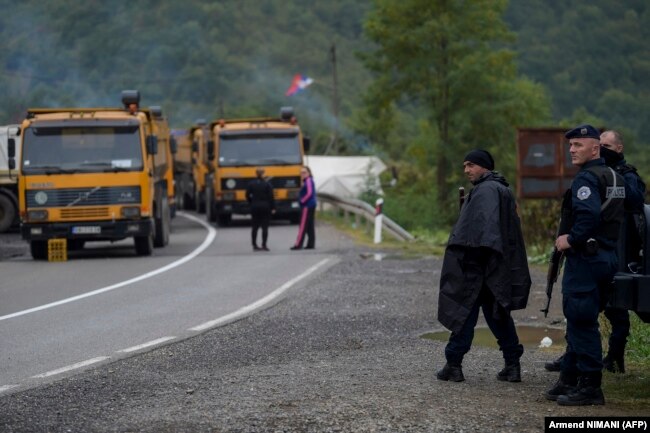 Për shkak të reciprocitetit për targat, pikëkalimet kufitare në Jarinjë dhe Bërnjak, u bllokuan për dy javë nga serbët lokalë.