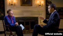 Президент США Барак Обама (справа) в передаче Larry King Live по телеканалу СNN