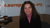 Diana Pînzescu în studioul Europei Libere la Chișinău