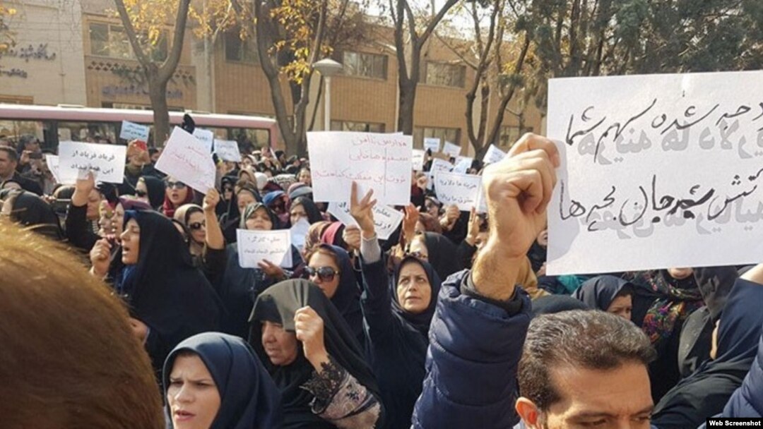 تصویری از یکی از تجمعات اعتراضی بازنشستگان در ایران