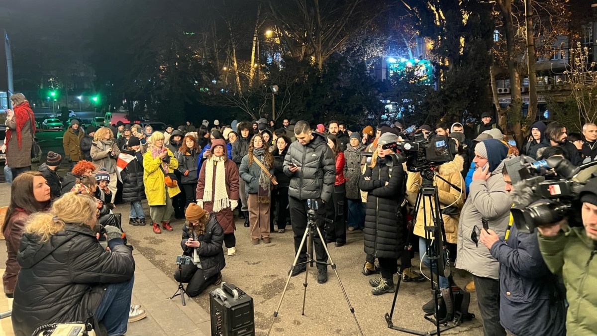 საზოგადოებრივ მაუწყებელთან მოქალაქეების საპროტესტო აქცია მიმდინარეობს