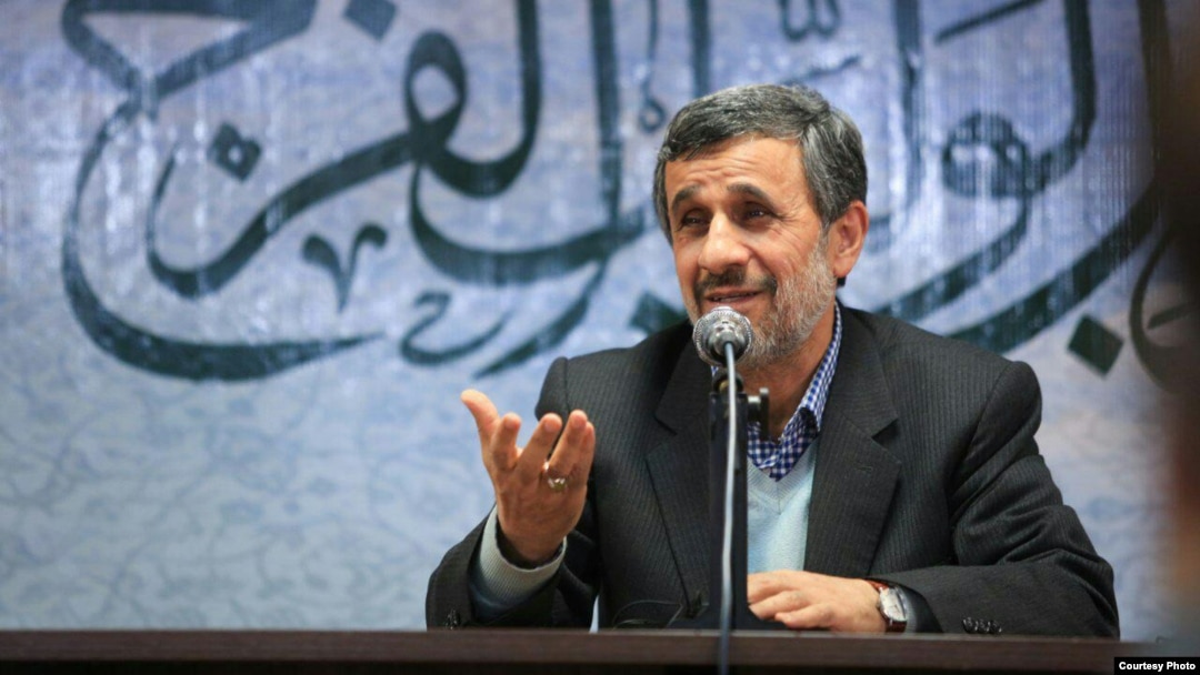 احمدی‌نژاد نیز با افزایش فشارها بر مشایی و حمید بقایی به انتقاد علنی از ساختار جمهوری اسلامی روی آورده است.