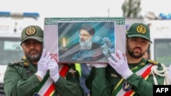 Zeci de mii de iranieni s-au adunat la Tabriz pe 21 mai pentru a-l plânge pe președintele Ebrahim Raisi, care a murit într-un accident de elicopter în nord-vestul Iranului.
