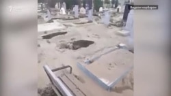 В Канибадаме под водой осталось сельское кладбище