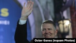 Klaus Iohannis, celebrând victoria în alegerile prezidențiale