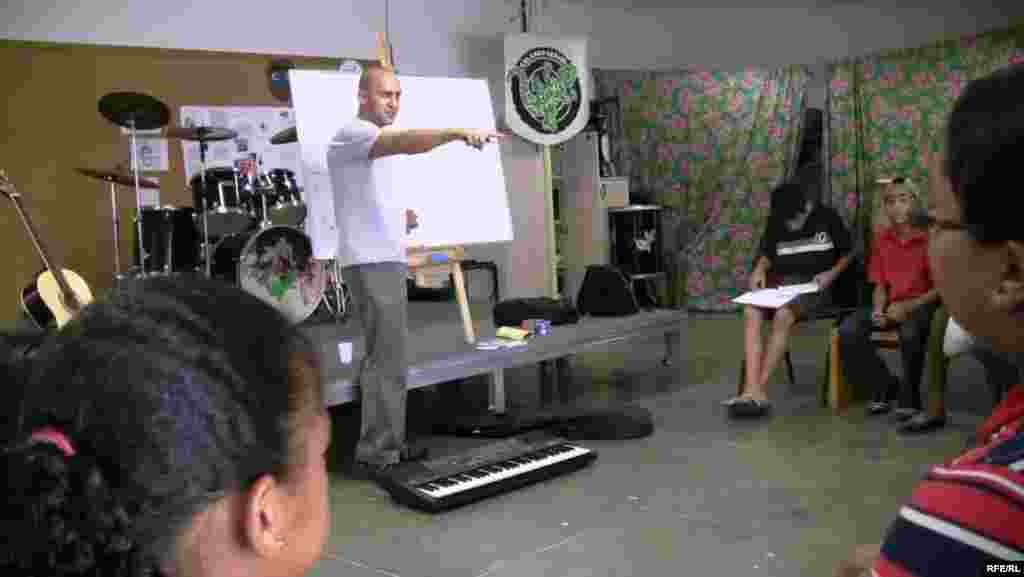 Paraisapolis Community Program #26