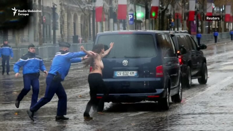 Protest aktivistkinja Femen-a u Parizu