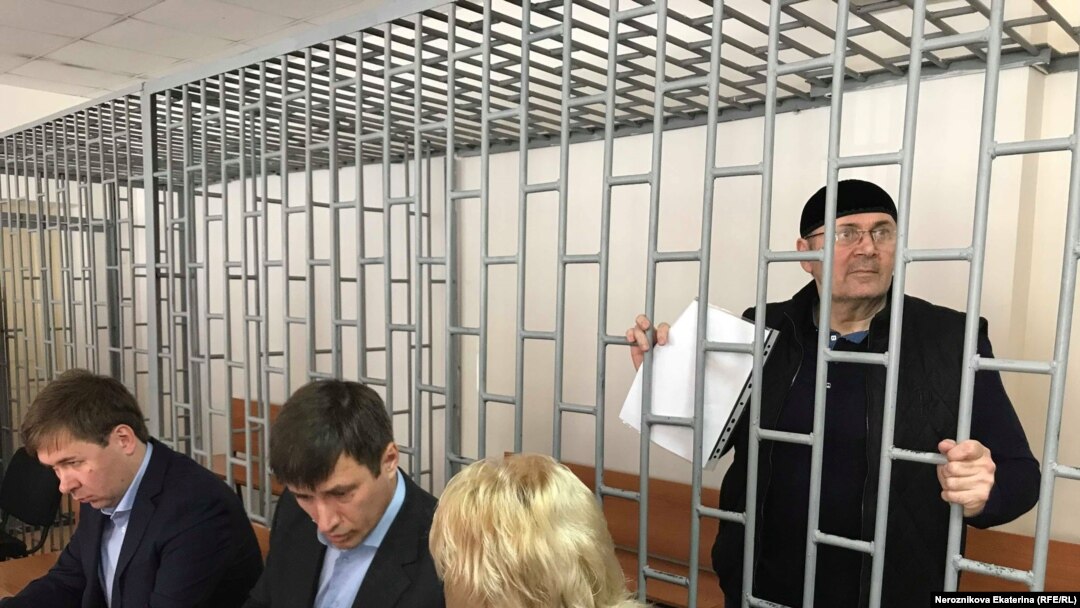 Оюб Титиев на слушаниях в Верховном суде Чечни, 4 мая 2018 года