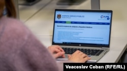 Examinarea cererilor de dobândire a cetățeniei Republicii Moldova prin naturalizare și de redobândire a cetățeniei costă peste 6.000 de lei la Agenția Servicii Publice.