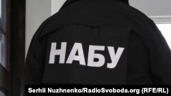 Таке рішення пояснили «систематичною неявкою підозрюваного на виклики правоохоронних органів, відсутністю його за місцем проживання, переховуванням від детективів НАБУ»