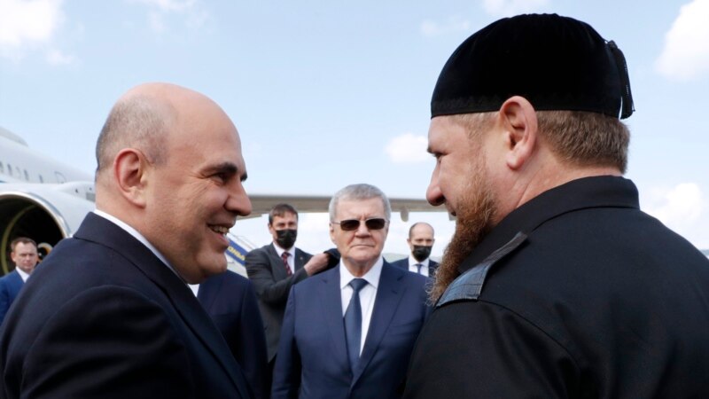 Мишустин и Кадыров нарушили масочный режим на встрече в Грозном