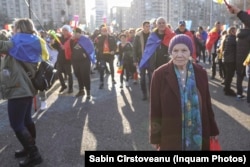 Susținătorii lui Călin Georgescu au intrat în Piața Victoriei