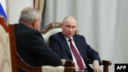 Russia's President Vladimir Putin and Armenian Prime Minister Nikol Pashinian meet on the sidelines of the Shanghai Cooperation Organization summit in Kyrgyzstan, September 1, 2026.