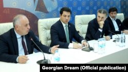 "ქართული ოცნების" ოფისში საპარლამენტო უმრავლესობის შეხვედრა 13 ნოემბერსაც გაიმართა
