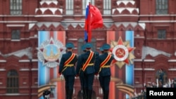 9-майдагы параддан бир ирмем