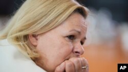 Ministra de Interne germană Nancy Faeser la ședința de guvern din 1 noiembrie, la Berlin (Foto: AP/Markus Schreiber)