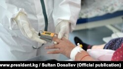Кыргызстанда коронавирус 90 миңден ашык адамга жугуп, 1,5 миңден көп бейтап ажал тапты.