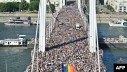 Mbi 100.000 persona besohet se kanë marrë pjesë në Paradën e Krenarisë, të organizuar më 28 qershor në Budapest.