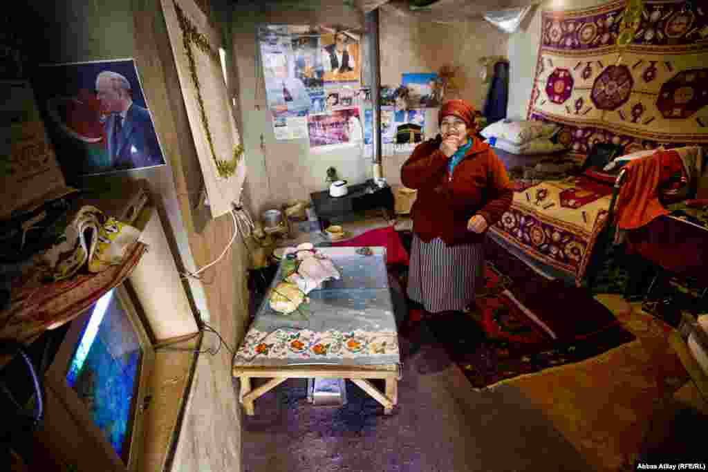 Onun dediyinə görə bəzən qışda da qonaq olur. Qonaqlara verilən otağın günlük qiyməti təqribən 5-10 manat arasında dəyişilir.