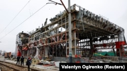 Будівля залізничного вокзалу у Фастові після удару РФ, 6 грудня 2025 року