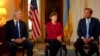 «Мы ищем пути привлечь Путина к ответственности» – сенаторы США на брифинге в Киеве 