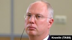 Kirill Dmitriyev, șeful Fondului de Investiții Directe din Rusia, „este adesea numit printre posibilii succesori ai lui Vladimir Putin”, spune jurnalistul Serghei Iezov.