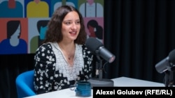 Artista Ana Everling, cunoscută acasă, la Chișinău, cu numele de Ana Munteanu, în studioul Europei Libere