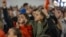Disa të rinj gjatë protestës në Prishtinë më 21 shtator. 