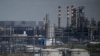 Rafinăria producătorului rus de petrol Gazprom Neft, la periferia sud-estică a Moscovei, fotografiată pe 28 aprilie 2022.