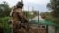 Військовослужбовець 93-ї окремої механізованої бригади «Холодний Яр» їде на пікапі на бойове завдання поблизу прифронтового міста Дружківка в Донецькій області, 4 липня 2026 року