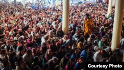 Архивска фотографија: Будистички верници во храмот Дарамсала