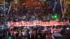 Демонстранти беруть участь у ході на знак протесту проти законопроекту про «іноагентів» і на підтримку членства Грузії в ЄС, Тбілісі, 24 травня 2024 року.
