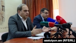 Armenia - Simon Babajan (right) and Ara Zohrabian, the current and former presidents of the Chamber of Advocates, speak at a press conference in Yerevan, February 10, 2025.