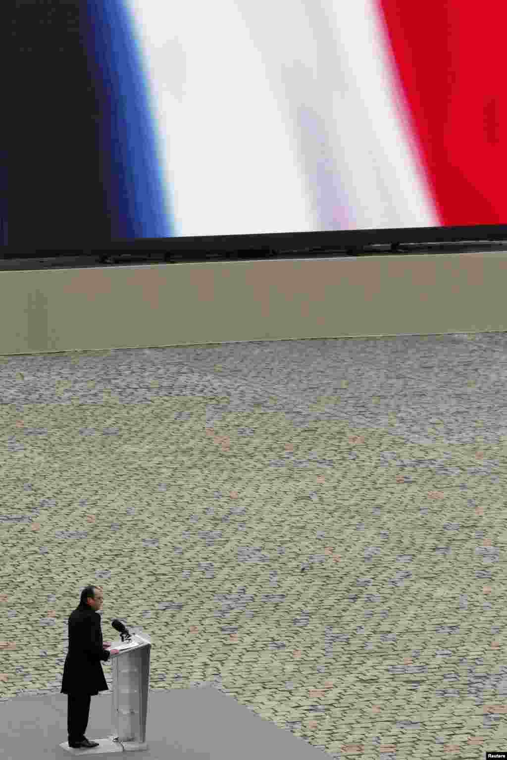 فرانسوا اولاند، رئیس جمهور فرانسه&nbsp;در سال ۲۰۱۵ با روزهای سختی روبرو بود. 