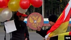 По мнению югоосетинских общественников, главное, чтобы у молодых людей не пропало желание жить на своей земле, строить здесь свое будущее. Все остальное – вопрос времени