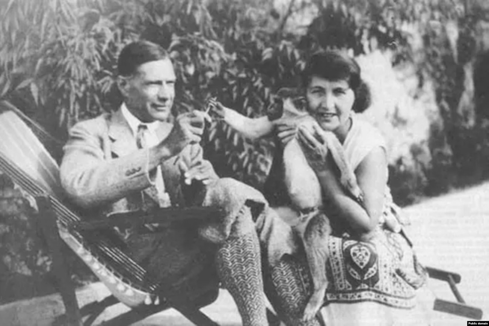 Yevgeny Zamyatin së bashku me gruan e tij, Lyudmila. Ai shkroi në romanin e tij "Ne": "Si mund të ketë një revolucion përfundimtar? Nuk ka një të tillë, revolucionet janë të pafundme".