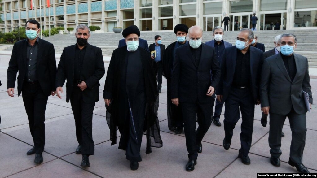 حضور ابراهیم رئیسی در مجلس برای دفاع از کابینه پیشنهادی