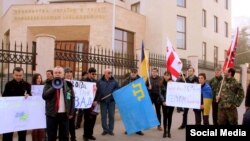 В Тбилиси в субботу, 31 января, состоялась акция в поддержку Украины возле посольства страны в Грузии