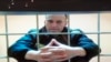 Alekszej Navalnij video-összeköttetésen keresztül a börtönből vesz részt bírósági meghallgatásán Moszkvában 2022. május 24-én