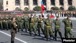 Armenia - Russian soldiers march during a military parade in Yerevan, 21Sep2011