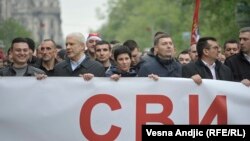 Nebojša Zelenović (treći s desna), gradonačelnih Šapca, među opozicionim liderima na protestu protiv vlasti 13. aprila 2019. u Beogradu. Suprotno odluci Saveza za Srbiju, čiji je član, Zelenović je odlučio da ne bojkotuje lokalne izbore u gradu koji vodi od 2014. godine.