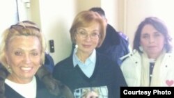 Народні депутати Олександра Кужель, Людмила Денісова і Тетяна Слюз у Харківській лікарні, де лікують Тимошенко, Харків, 16 січня 2013 року