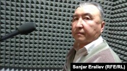 Shavkat Mirziyoevdan vataniga qaytishga ko‘maklashish uchun yordam so‘rab Ozodlik radiosiga murojaat qilgan Arg‘inboy Tursunbekov Ozodlik radiosining Bishkekdagi qirg‘iz xizmati studiyasida.