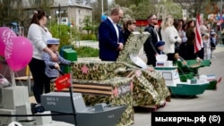 В Керчи в детском саду №5 («Алые паруса») провели так называемый «Парад Победы». Крым, май 2026 года