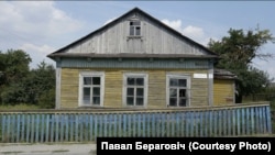 Так выглядаў дом у Гарадзеі Нясьвіскага раёну, дзе ў дзяцінстве жыў Аляксандар Надсан