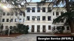 უნივერსიტეტის მეხუთე კორპუსში უცხო ენების მომავალი სპეციალისტები სწავლობენ.